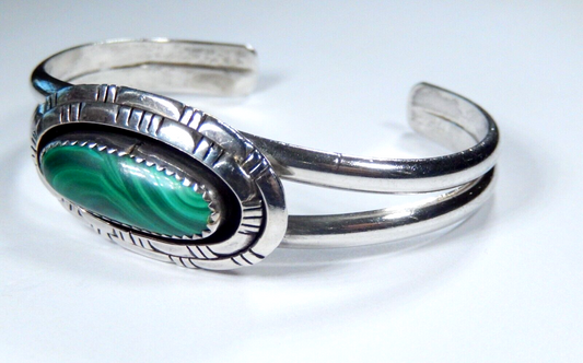 *VINTAGE*  Native American Navajo Artist "Smith" Malachite Sterling Silver Cuff