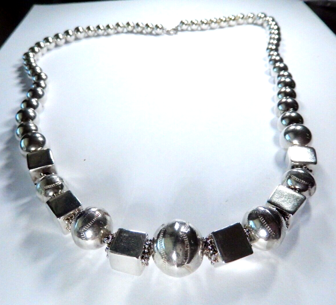 *VINTAGE* SOUTHWEST HAND TOOLED STERLING SILVER BEAD NECKLACE 22" Length