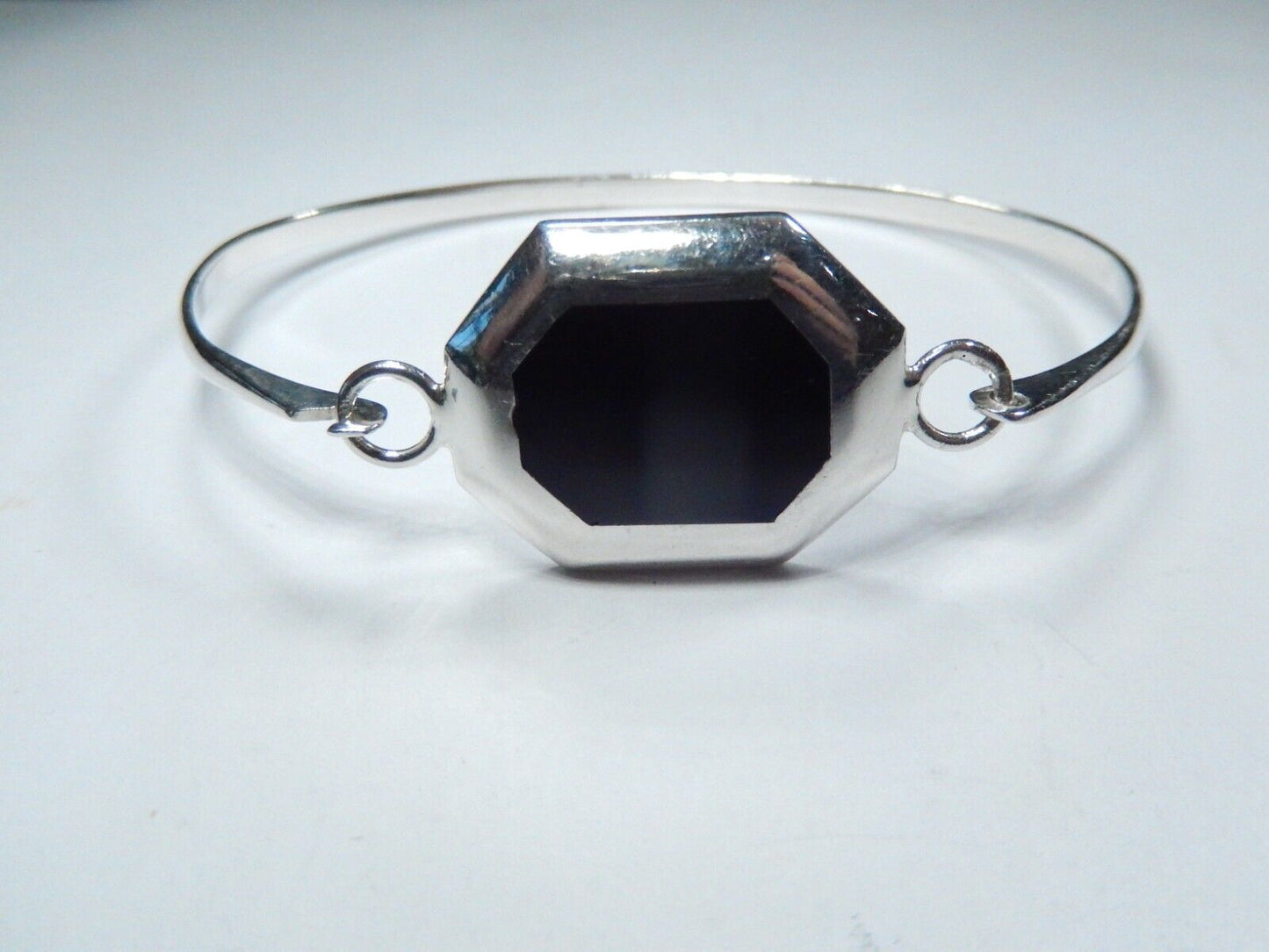 *VINTAGE*  925 Sterling Silver Black Onyx Hinged Hook On Bangle Bracelet