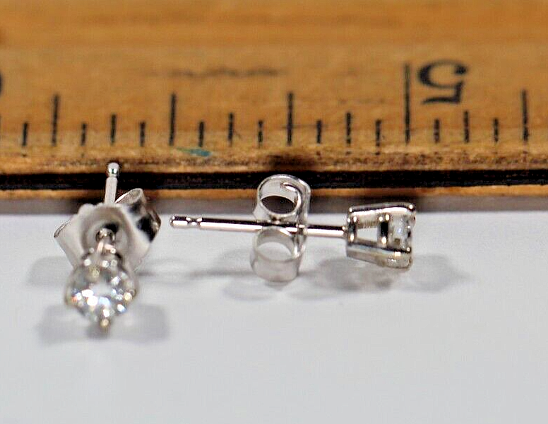 New!! Solid 14K White Gold .21 CT TW Natural Diamond SI-2 / G-H Stud Earrings