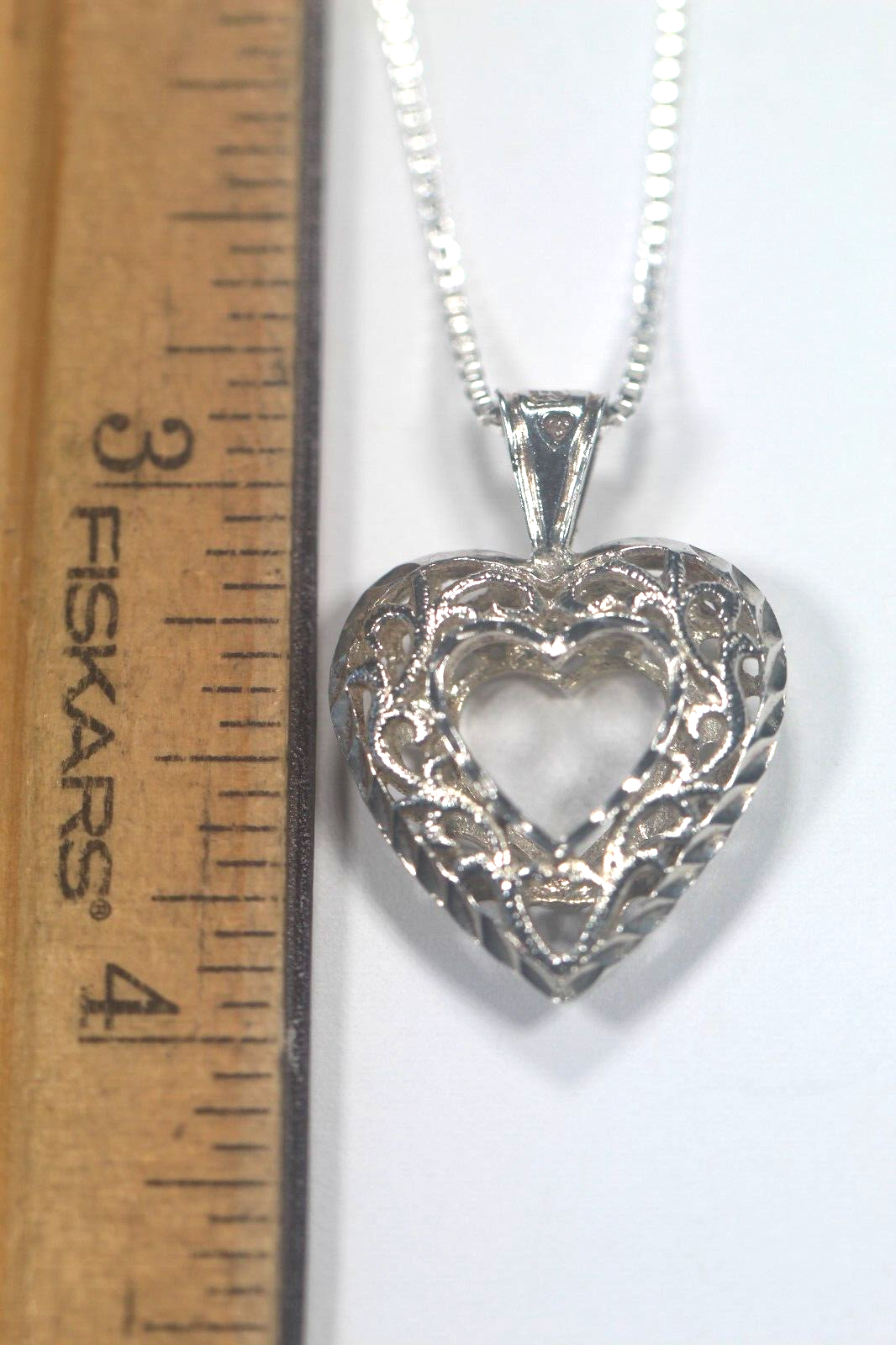 VINTAGE STERLING SILVER FILIGREE HEART PENDANT W/20" BOX CHAIN