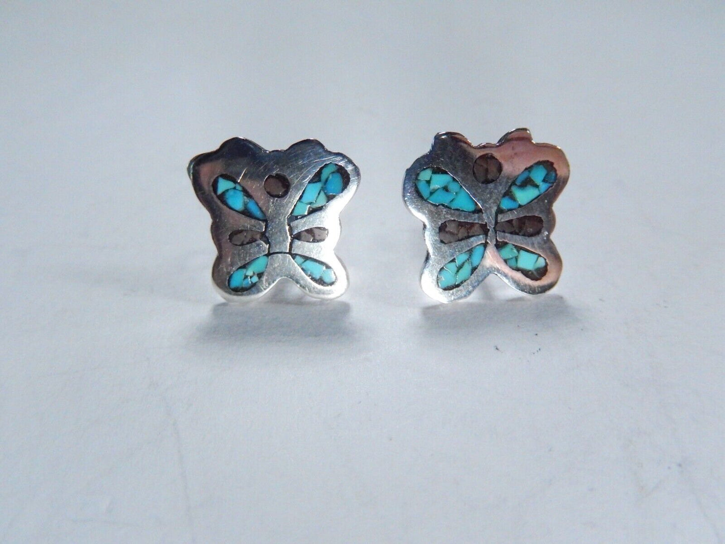 *VINTAGE* ZUNI STERLING SILVER AND TURQUOISE BUTTERFLY STUD EARRINGS 1/2" x 1/2"