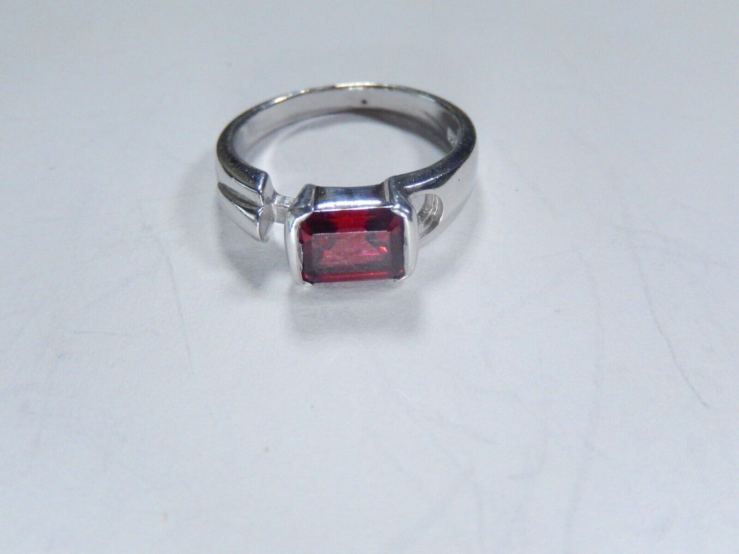 VINTAGE - Bezel Set Womens Sterling Silver 1.50 CT Garnet Solitaire Ring 7.75