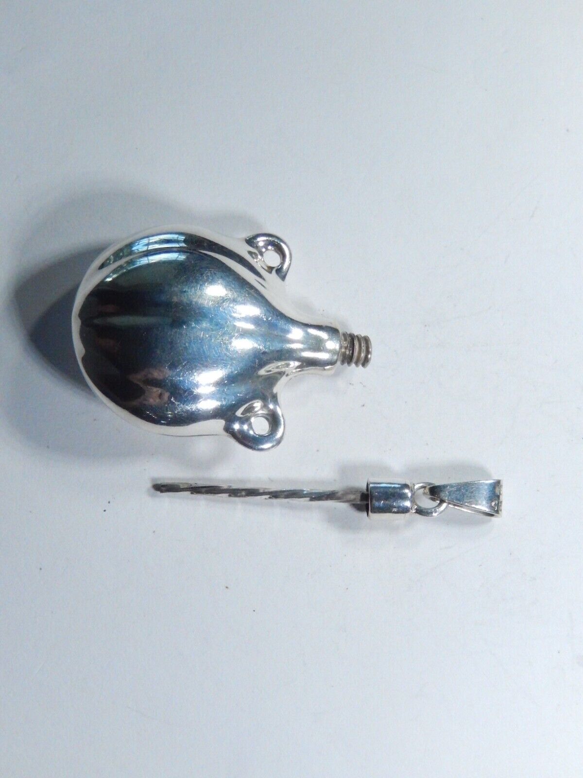 *VINTAGE*  MEXICO TAXCO LARGE STERLING SILVER PERFUME POISON HOLDER PENDANT