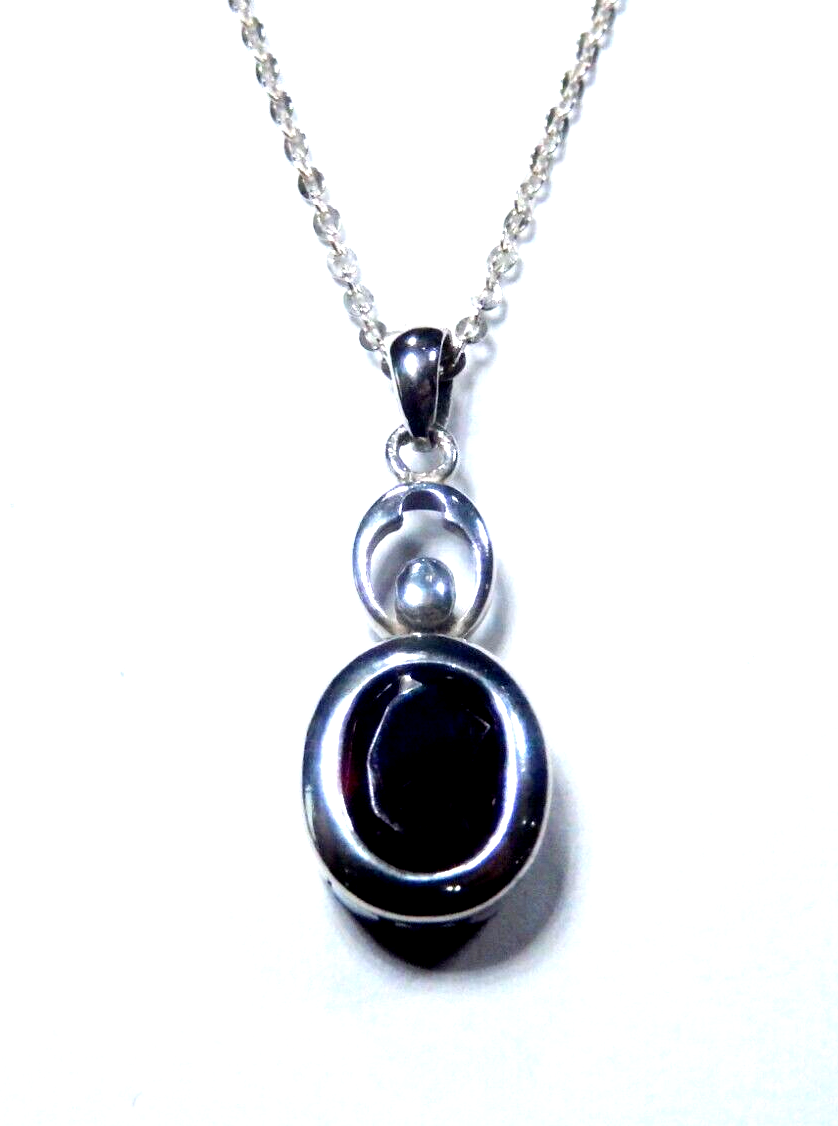 Beautiful Vintage Sterling Silver Solitaire Garnet Pendant w/18" Chain