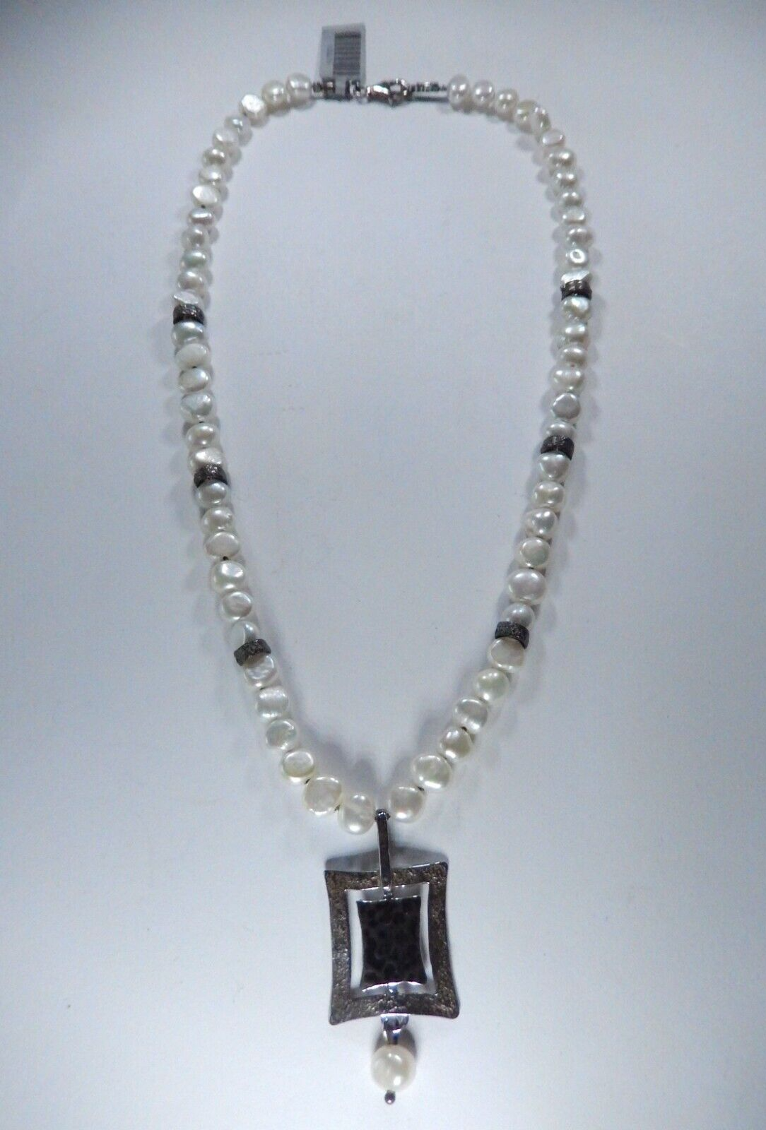 16" BUTTON PEARL NECKLACE WITH DECORATIVE STERLING SILVER PENDANT