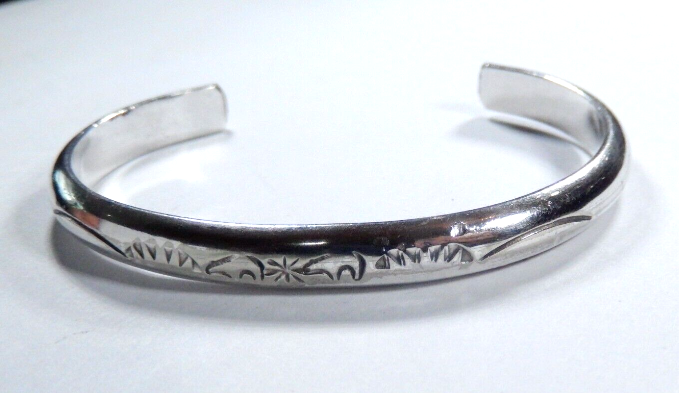VINTAGE Signed Navajo Stamp Sterling Silver BISON design Cuff Bracelet 20.6 gram