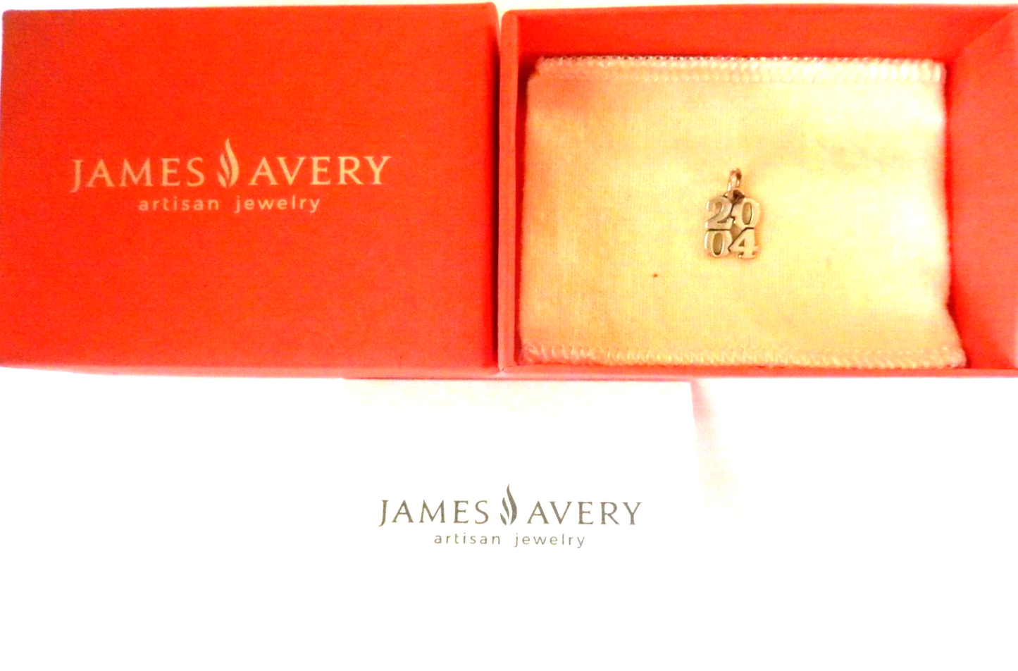 RETIRED  JAMES AVERY Sterling Silver Year 2004 Charm