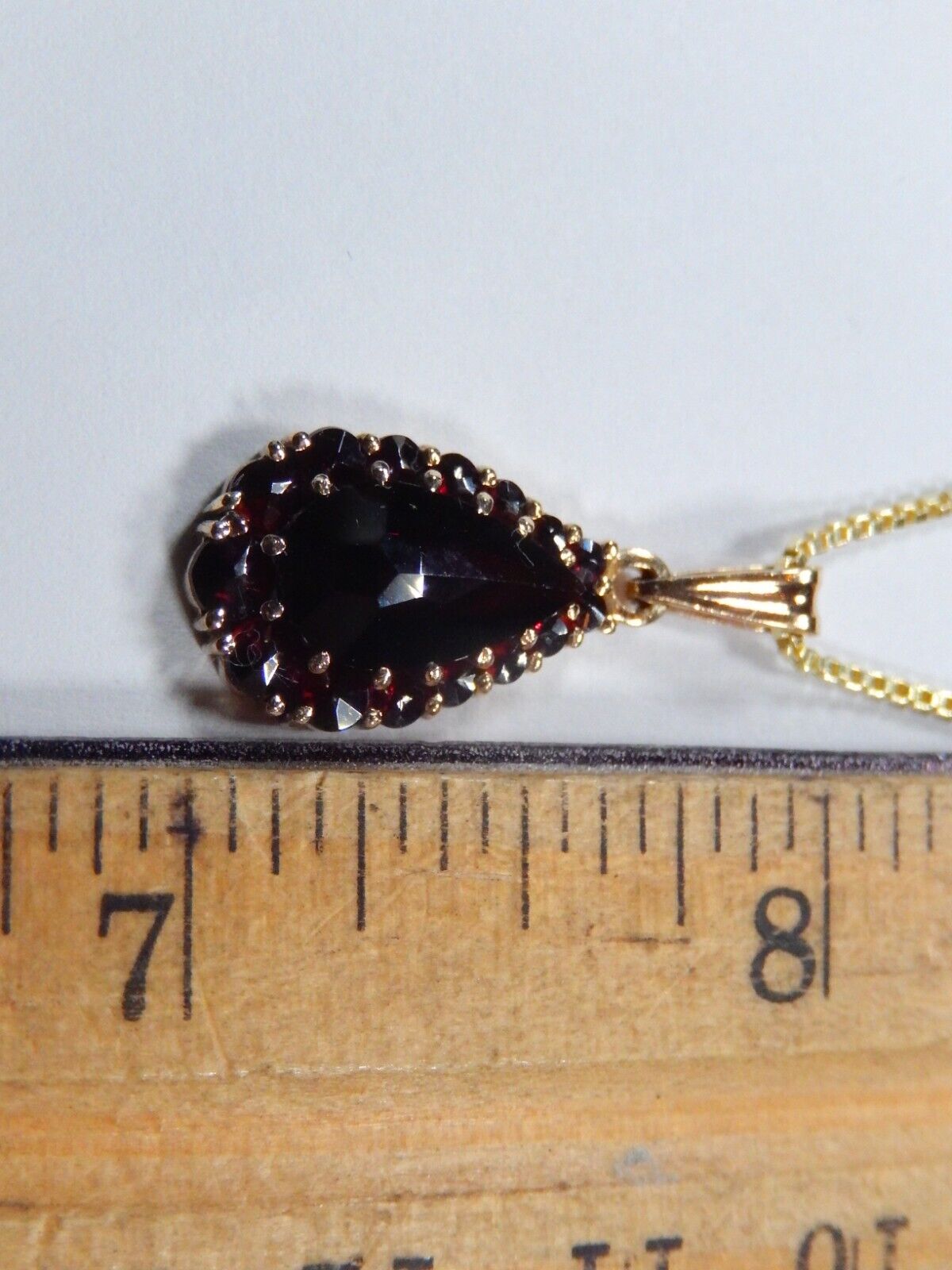 VINTAGE - 14K Solid Yellow Gold Teardrop/Pear Shape Garnet Pendant w/18" Chain