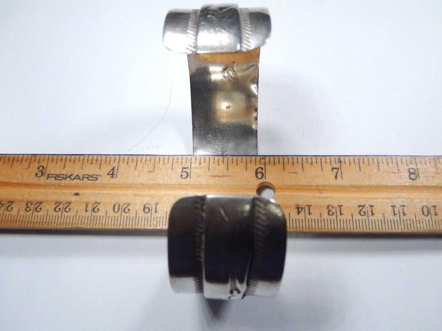 OLD EARLY VINTAGE NAVAJO HAND TOOLED STERLING SILVER 24mm Wide BRACELET CUFF 52g