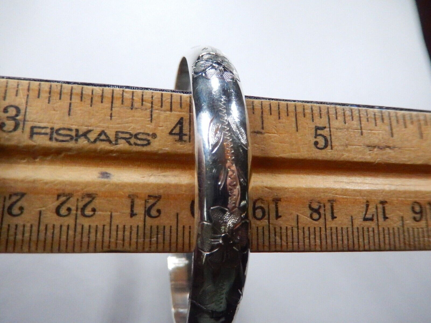 VINTAGE - 9 mm Wide Sterling Silver Etched Floral Hinged Bangle Bracelet