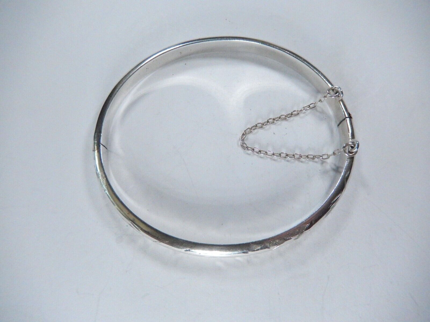 VINTAGE* 925 Etched Sterling Silver Hinged Bangle Bracelet w/ safety chain