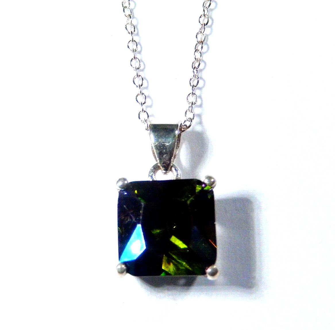 900 CT Peridot Princess Cut Solitaire Sterling Pendant w18 Chain