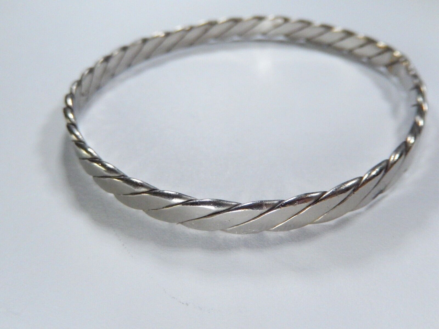 *VINTAGE*  Sterling Silver Handmade Closed Bangle Bracelet 5.75mm Wide -15.5 gm
