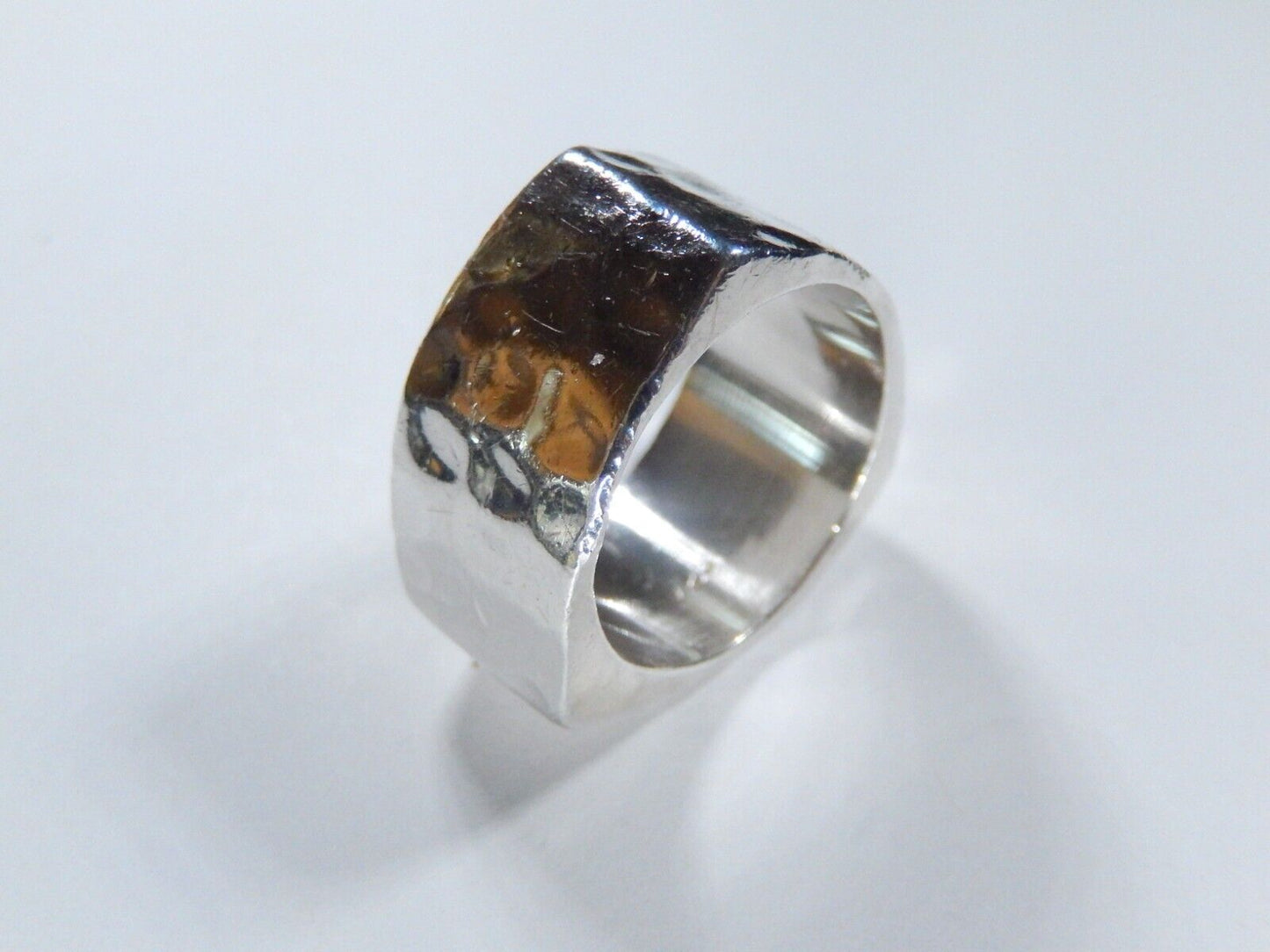 *VINTAGE* Mexican Sterling Silver Three Sided Handmade Wide Hammered Band Sz 7.5