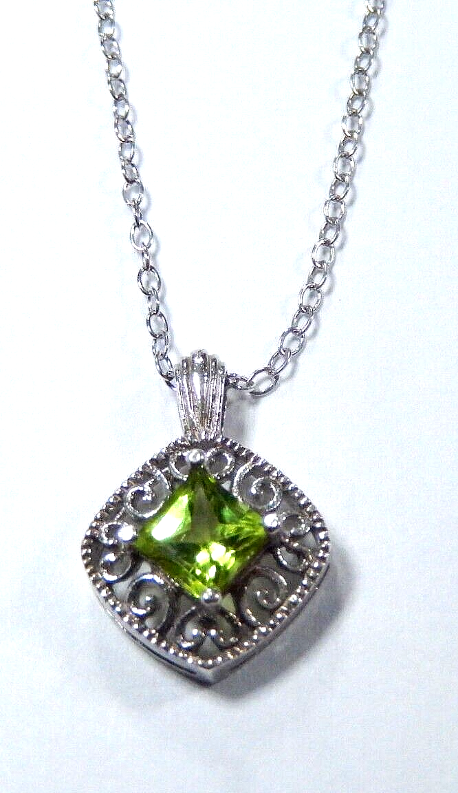 *VINTAGE* Sterling Silver .75 CT Peridot Pendant w/18" Sterling Chain