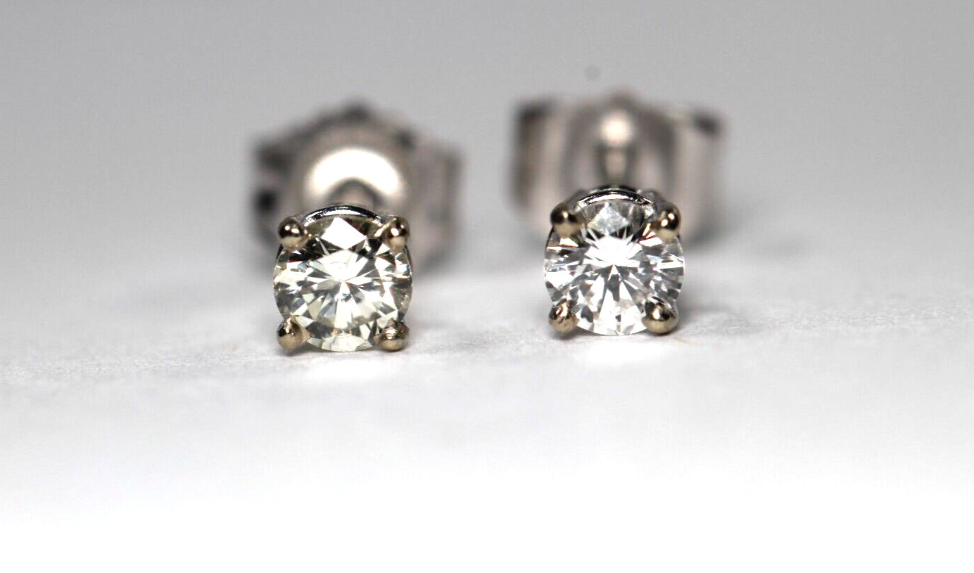 *New!! Solid 14K White Gold .33 CT TW Natural Diamond VS-1 / H-I Stud Earrings