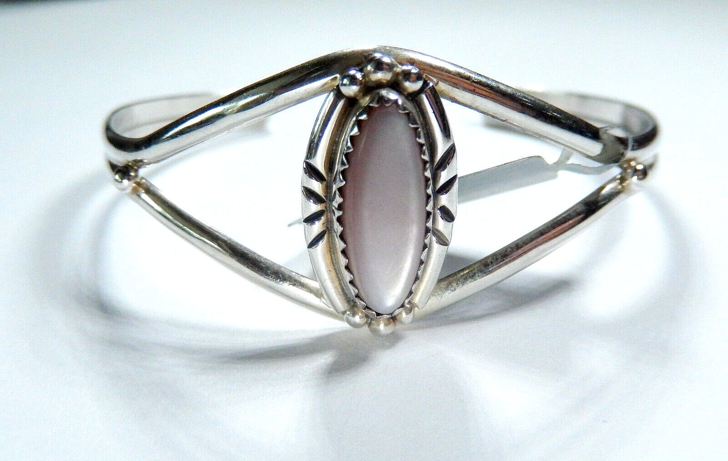 *VINTAGE*  Native American Light Purple Chalcedony Sterling Silver Bracelet
