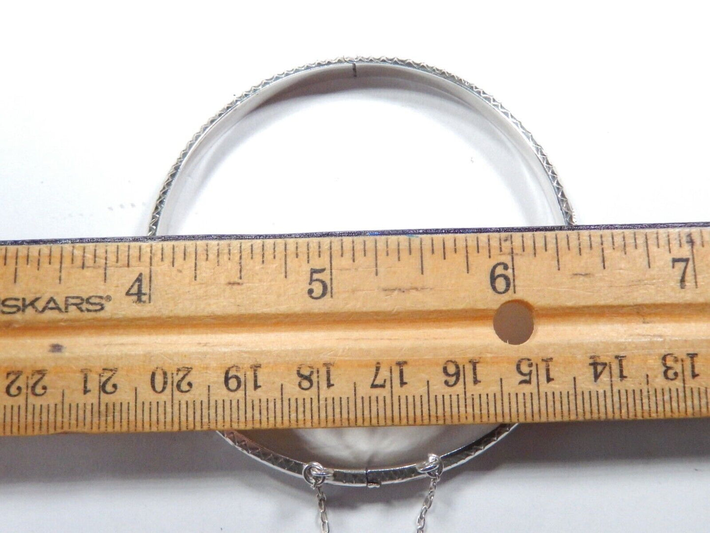 *VINTAGE*  Sterling Silver 5.0mm Etched Hinged Safety Chain Bangle Bracelet
