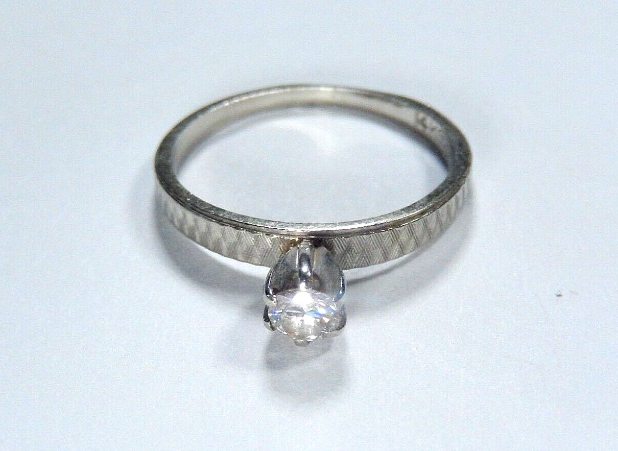 *VINTAGE*  14k White Gold 1/4CT VS Round Diamond 6 Prong Solitaire Ring Size 7