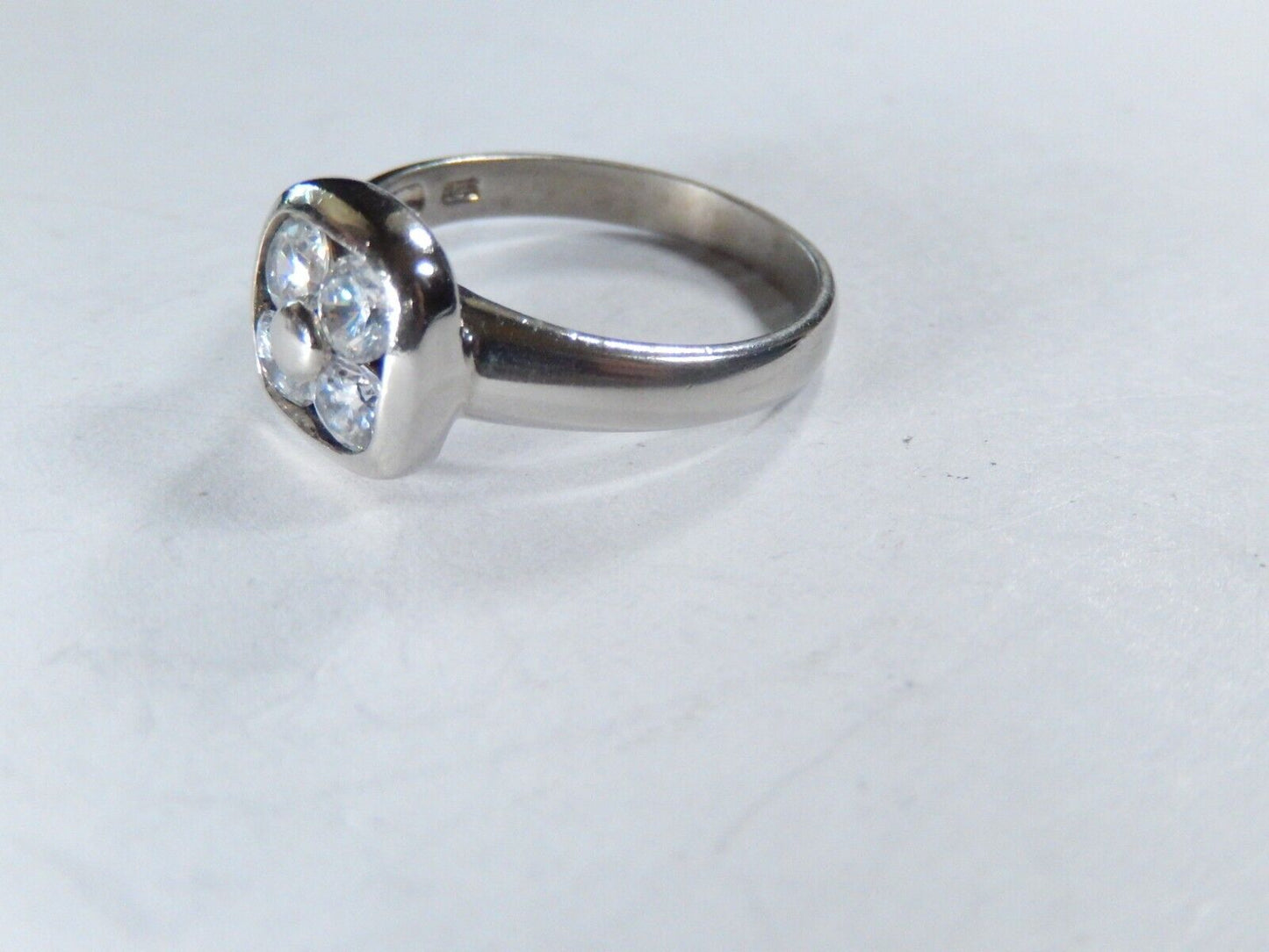 *VINTAGE* Sterling Silver Ladies Four Round Cut CZ Stones Ring