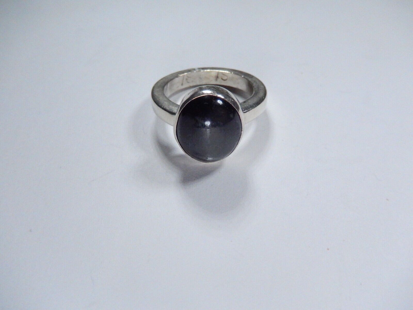 *VINTAGE*  Black Onyx Oval Shaped Stone with Thick Sterling Silver Band Sz 7.5