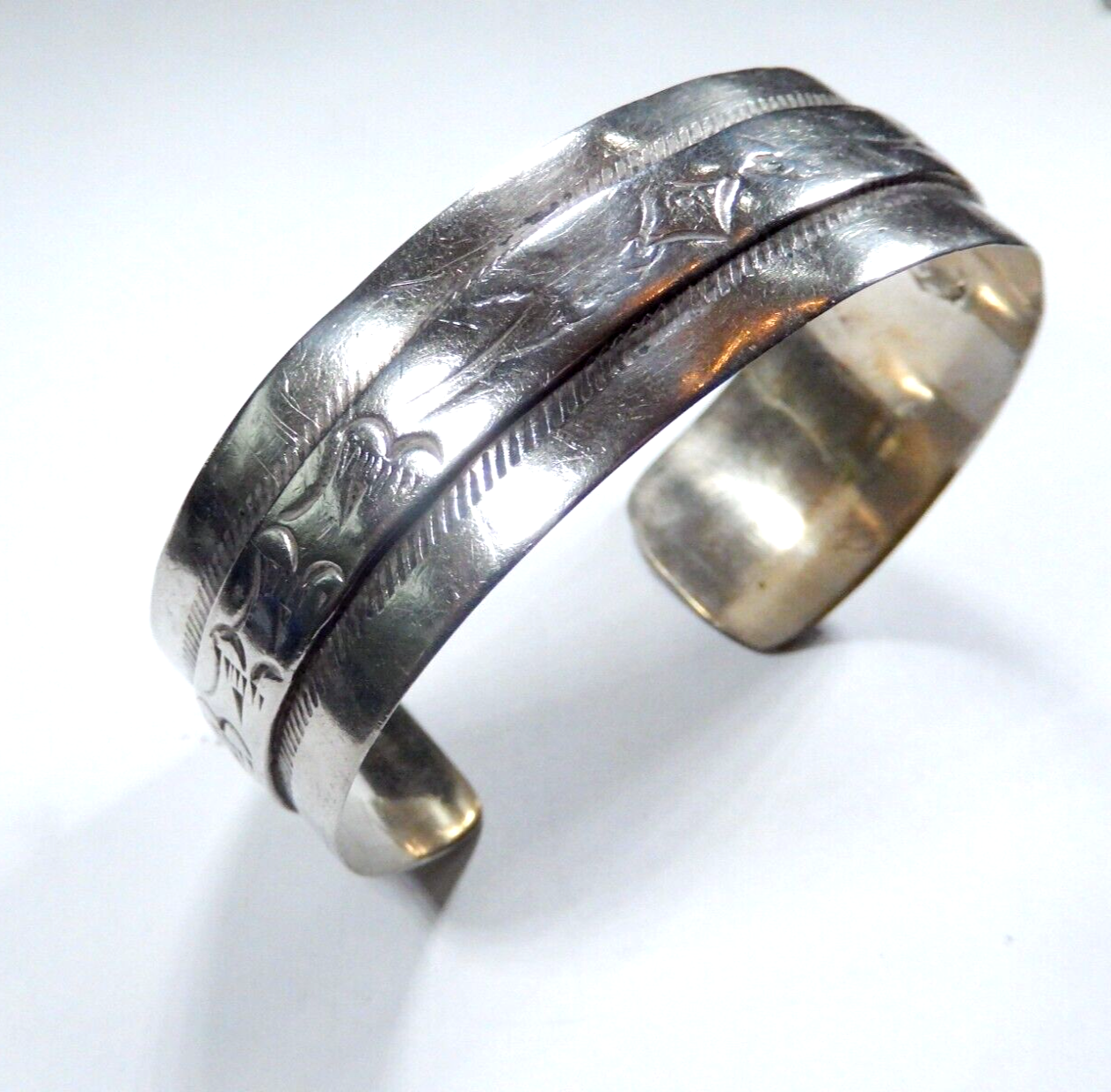 OLD EARLY VINTAGE NAVAJO HAND TOOLED STERLING SILVER 24mm Wide BRACELET CUFF 52g
