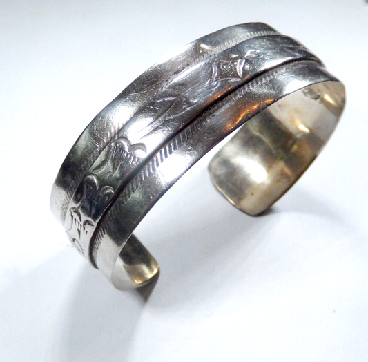 OLD EARLY VINTAGE NAVAJO HAND TOOLED STERLING SILVER 24mm Wide BRACELET CUFF 52g