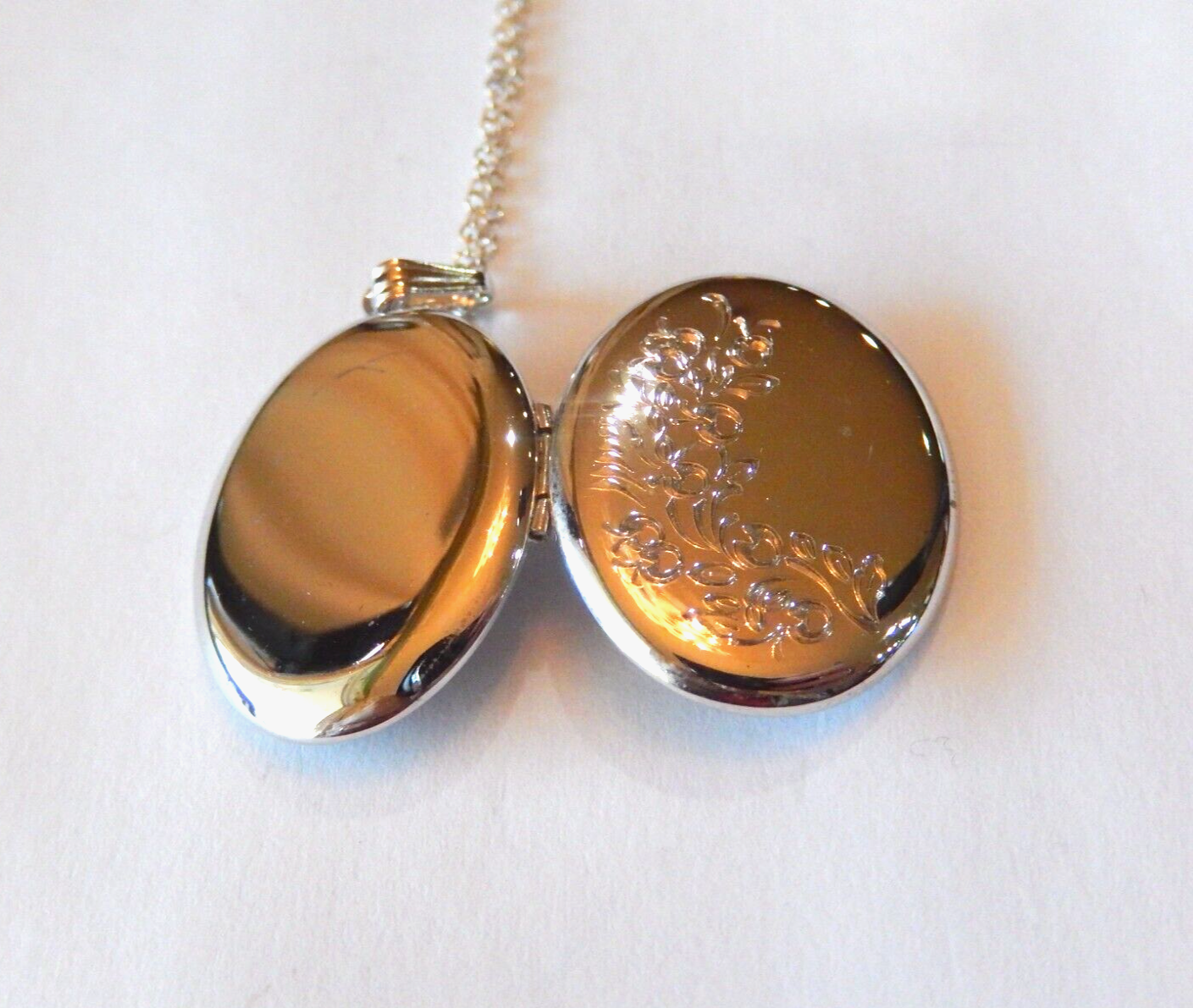 NEW Sterling Silver Vintage Floral Vine Oval Locket Pendant OPENS w18chain