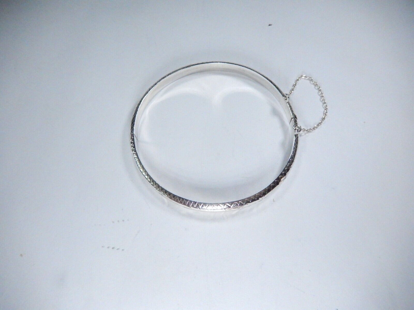 *VINTAGE*  Sterling Silver 5.0mm Etched Hinged Safety Chain Bangle Bracelet