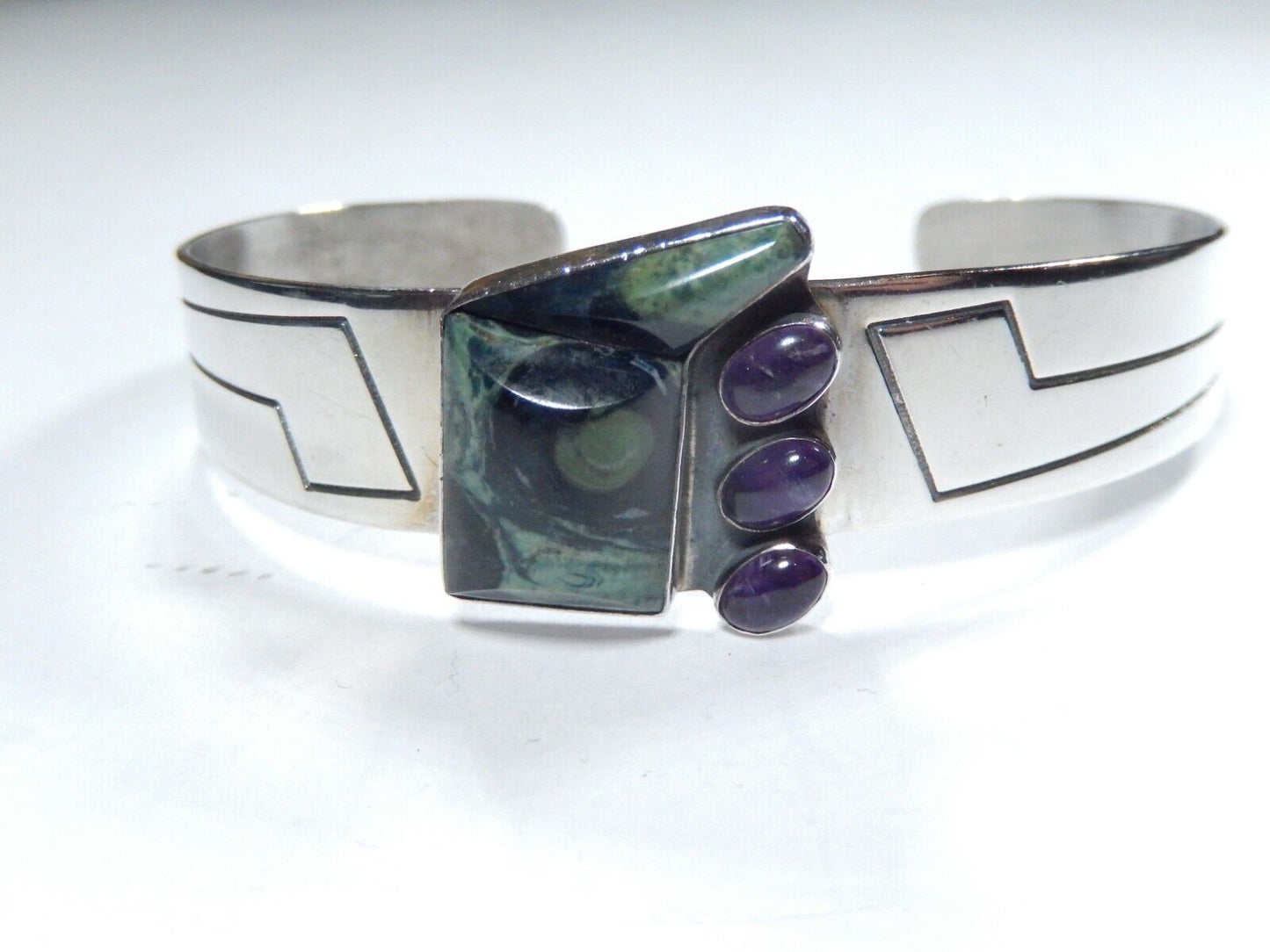 VINTAGE -  Mid-Century Modern Sterling Silver Green Agate & Amethyst Bangle 22gm