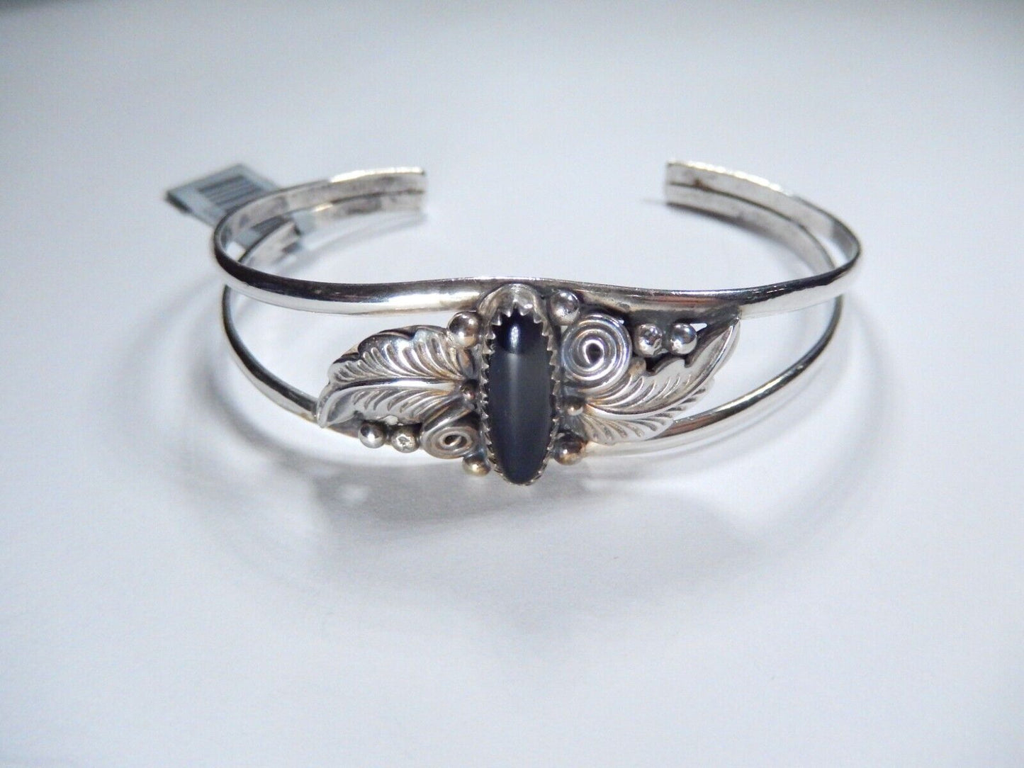 *VINTAGE*  Native American Signed by Running Bear Black Onyx Stone Cuff