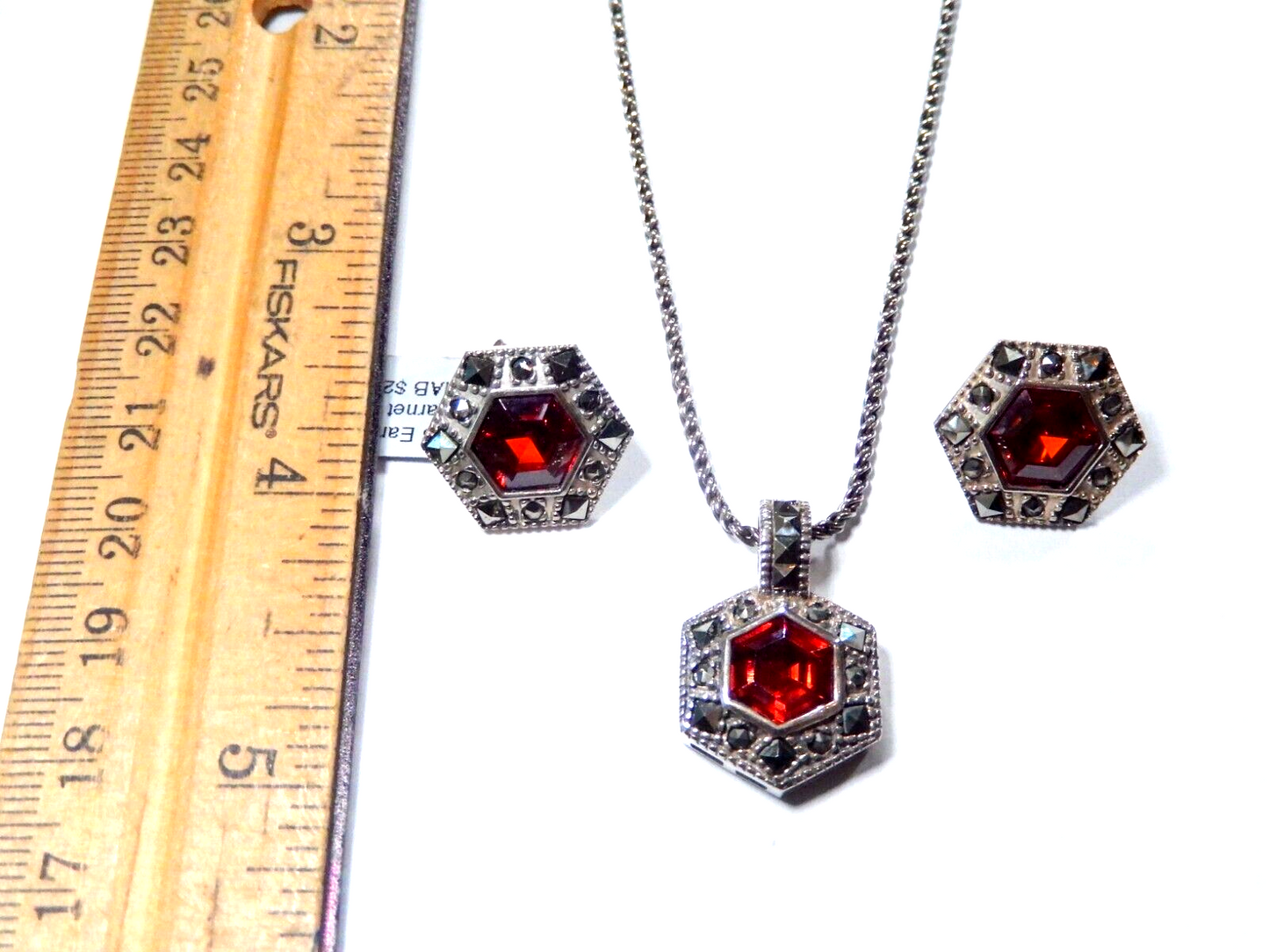 HIGH-END DESIGNER STERLING SILVER GARNET & MARCASITES PENDANT & EARRINGS SET