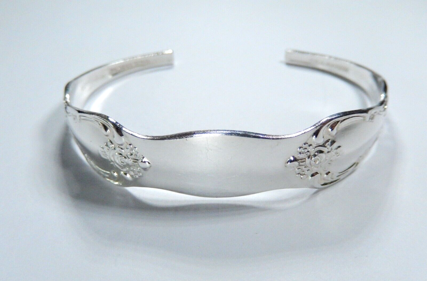 VTG W.M. A. Rogers Oneida LTD Silver Plated Floral Double Spoon Cuff Bracelet