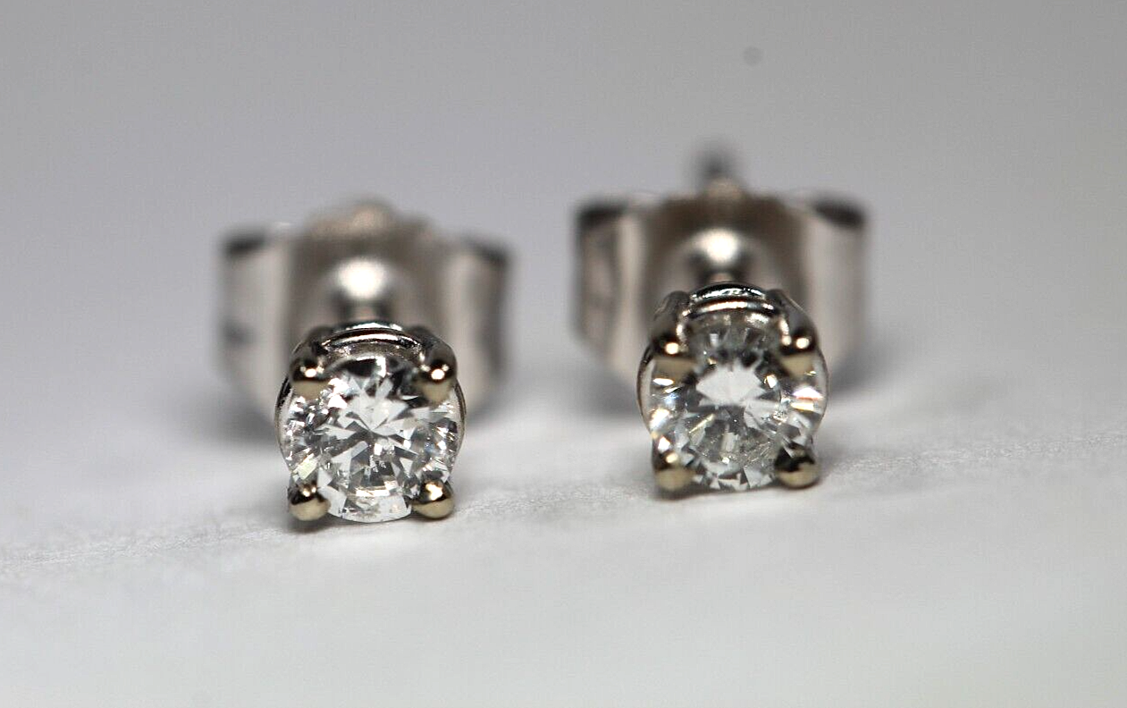 *New!! Solid 14K White Gold .21 CT TW Natural Diamond VS-1 / G-H Stud Earrings