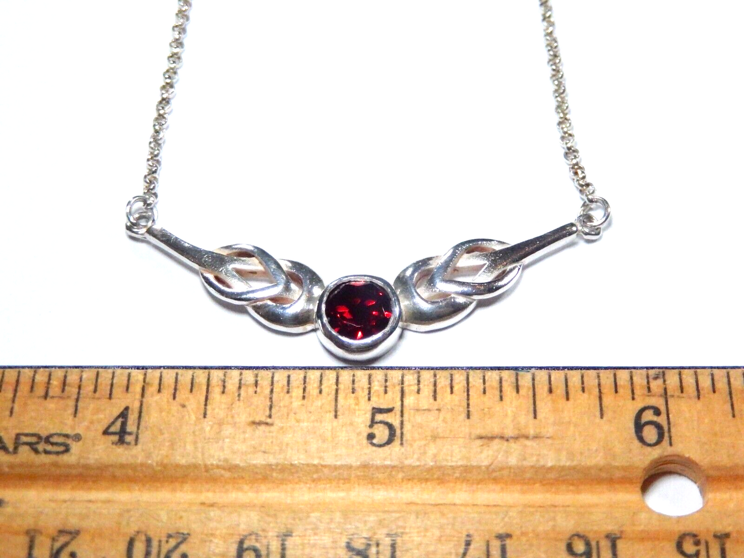 *VINTAGE* Heavy Thick Sterling Silver Garnet "V" Shape Pendant 18" Necklace