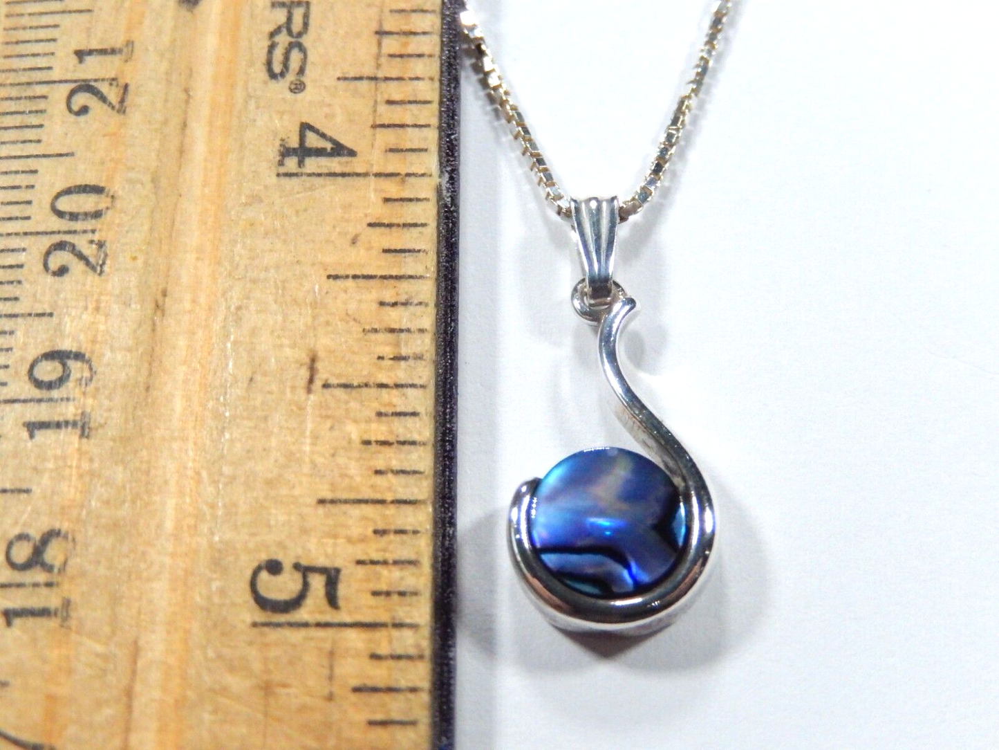 VINTAGE - Sterling Silver Abalone Shell Designed Round Pendant w/16" chain