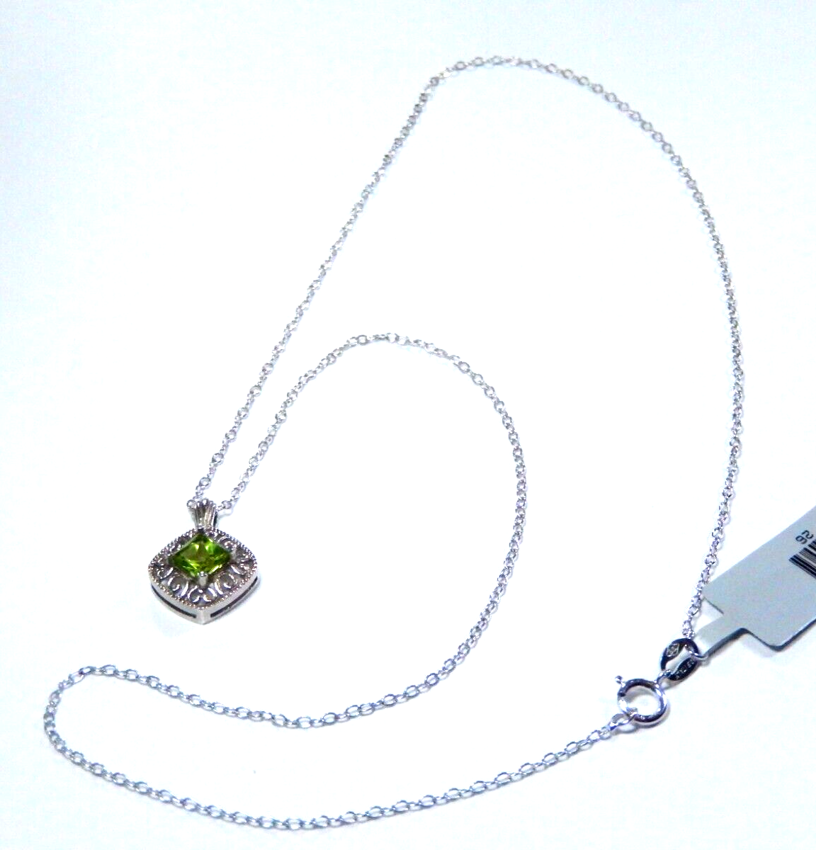 *VINTAGE* Sterling Silver .75 CT Peridot Pendant w/18" Sterling Chain