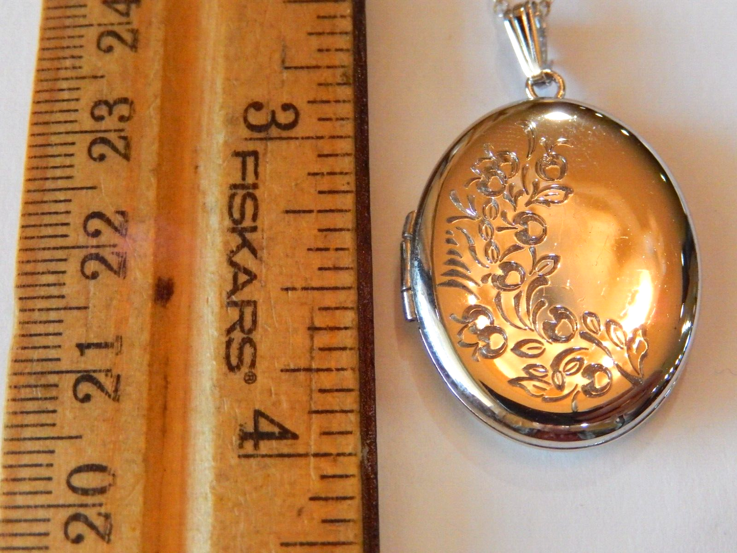 NEW Sterling Silver Vintage Floral Vine Oval Locket Pendant OPENS w18chain