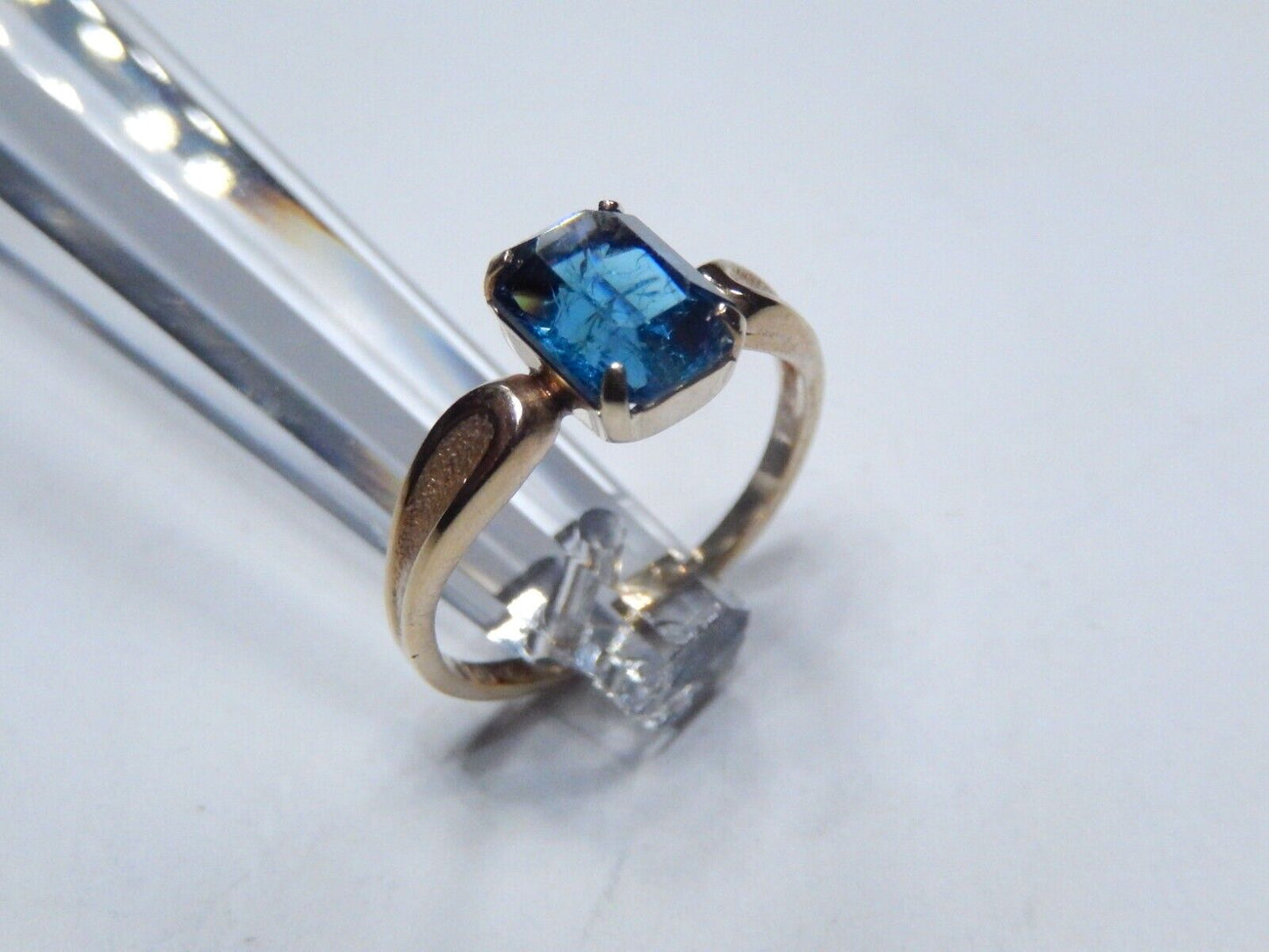 VINTAGE - 10K Yellow Gold Blue Topaz Solitaire Ring - Size 6