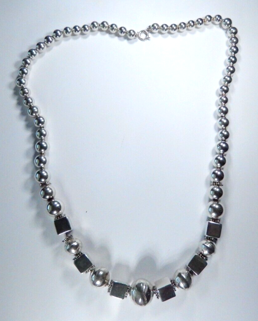 *VINTAGE* SOUTHWEST HAND TOOLED STERLING SILVER BEAD NECKLACE 22" Length