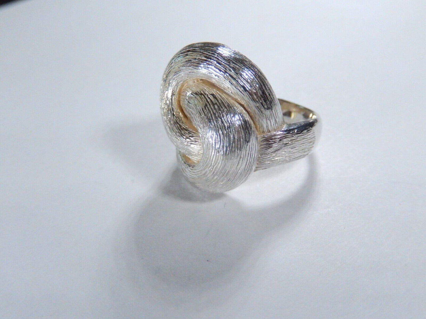 VINTAGE STERLING SILVER TWISTED TEXTURED HEAVY SWIRL RING SIZE 7