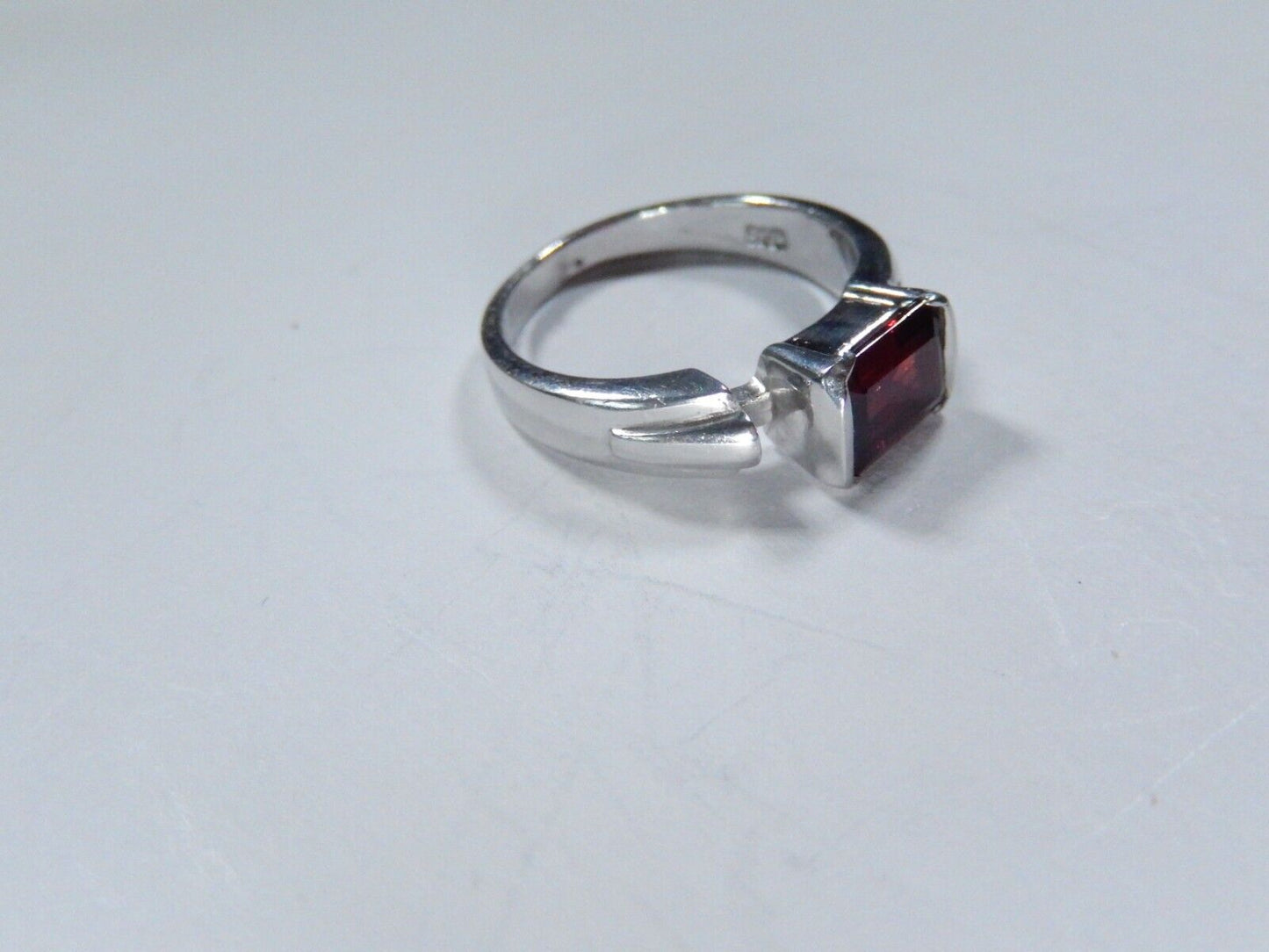 VINTAGE - Bezel Set Womens Sterling Silver 1.50 CT Garnet Solitaire Ring 7.75