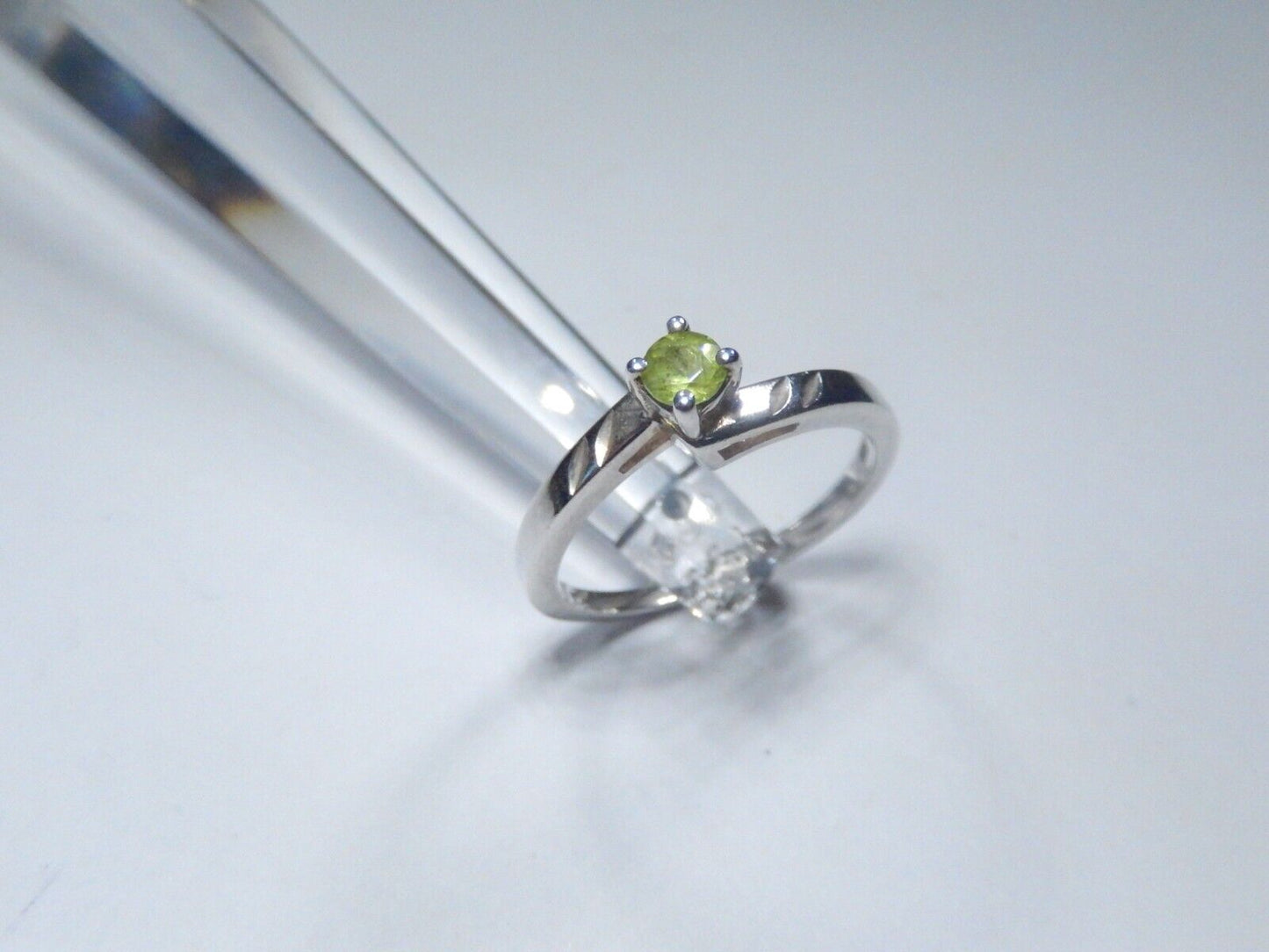 *VINTAGE* Sterling Silver Green Peridot Solitaire Ring Sz 9