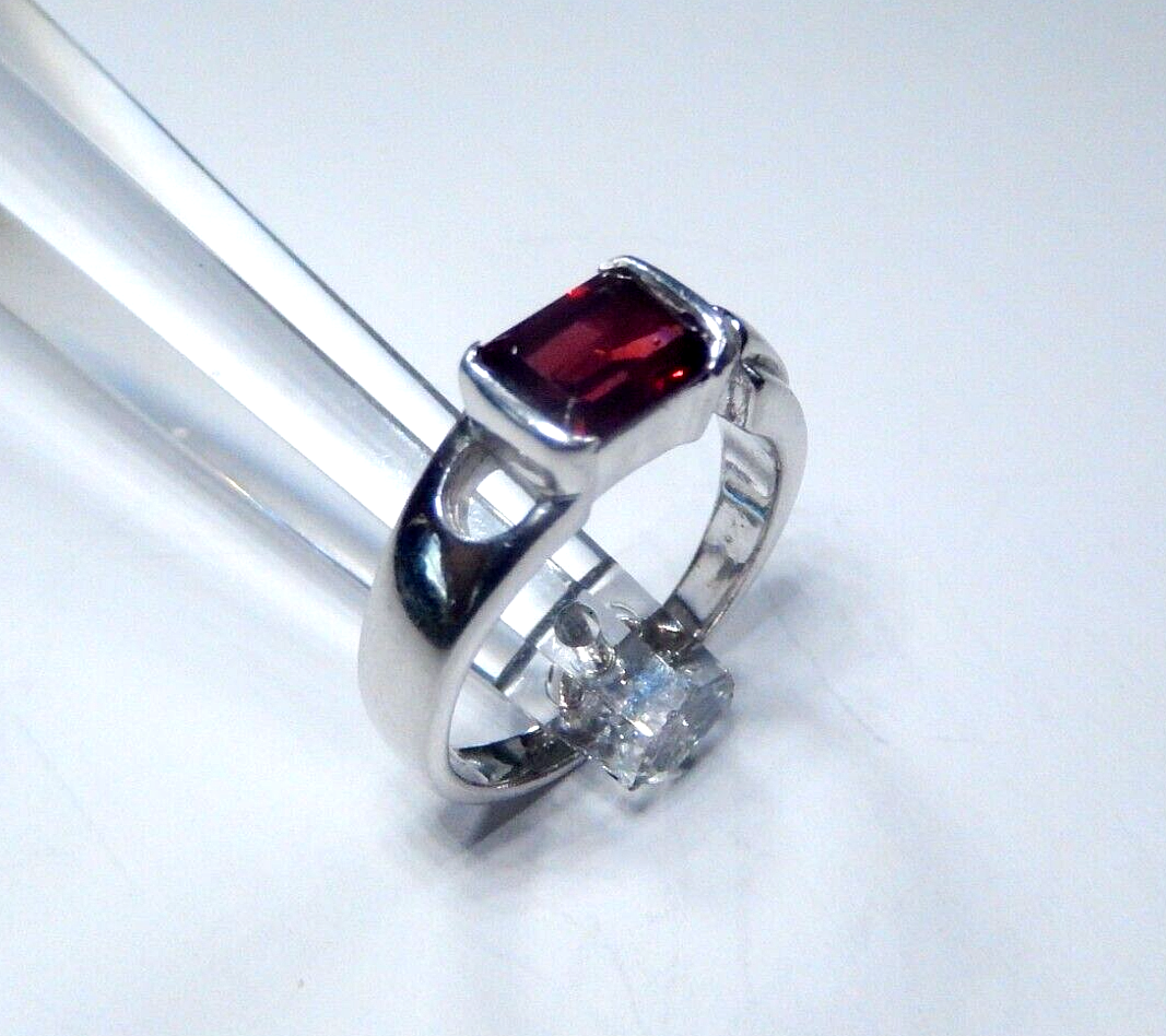 VINTAGE - Bezel Set Womens Sterling Silver 1.50 CT Garnet Solitaire Ring 7.75