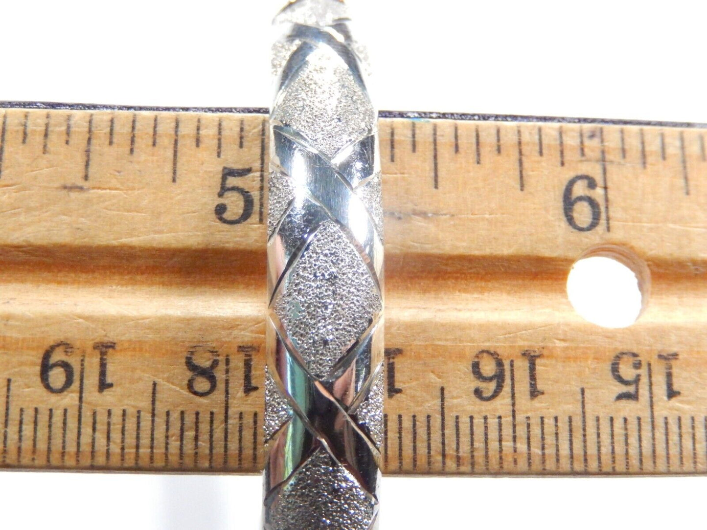 VINTAGE- 925 STERLING SILVER DIAMOND CUT ETCHED TEXTURED HINGED BANGLE BRACELET