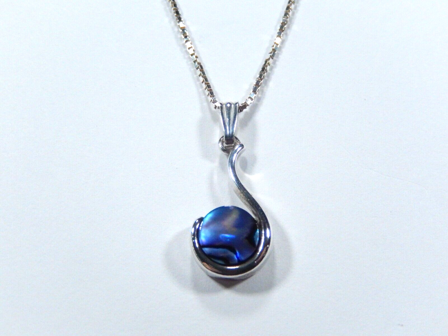 VINTAGE - Sterling Silver Abalone Shell Designed Round Pendant w/16" chain