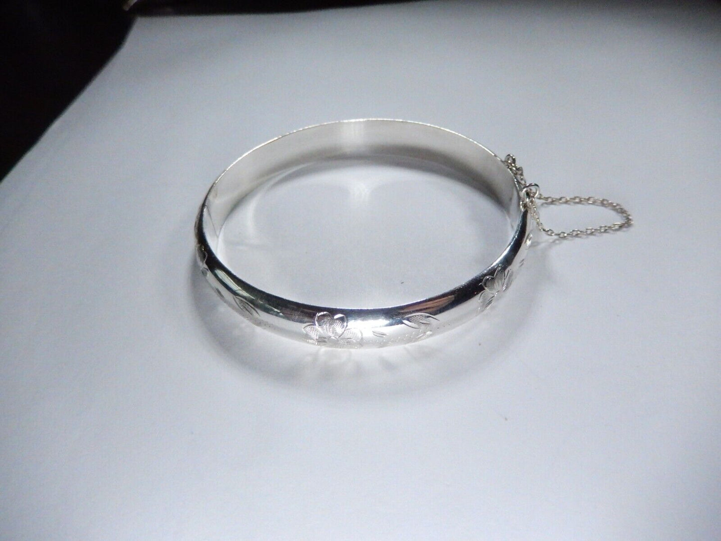 VINTAGE - 9 mm Wide Sterling Silver Etched Floral Hinged Bangle Bracelet