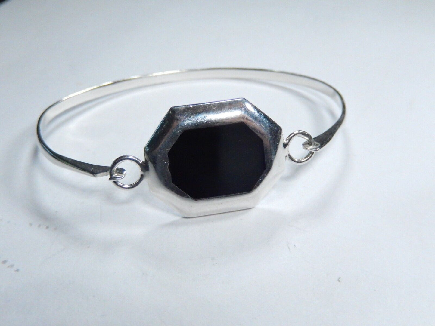 *VINTAGE*  925 Sterling Silver Black Onyx Hinged Hook On Bangle Bracelet