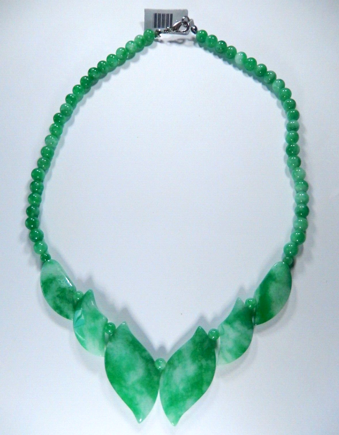 *VINTAGE*   Carved Green Jade & Round Beads 17" Necklace